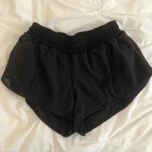 lululemon 2 inch hotty hot short